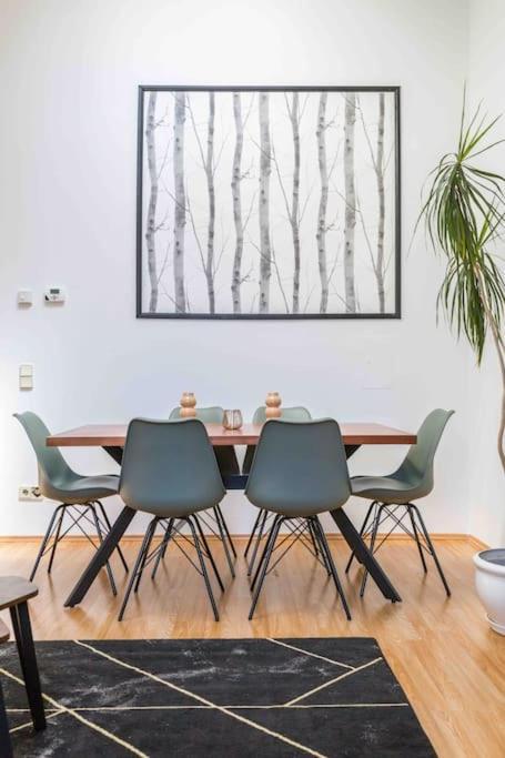 Modern Colonial Style, Central, Rooftop, Bbq Виена Екстериор снимка