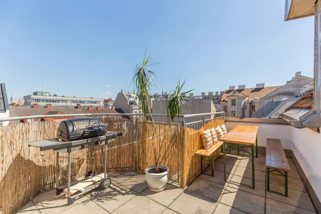 Modern Colonial Style, Central, Rooftop, Bbq Виена Екстериор снимка