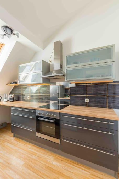 Modern Colonial Style, Central, Rooftop, Bbq Виена Екстериор снимка